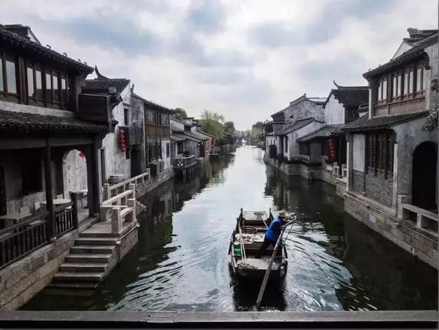 女生说裙子搅到轱辘里怎么安慰？游戏画面